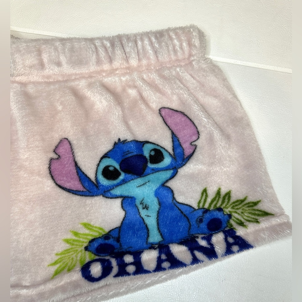 Disney Women's Stitch Ohana Velour Pajama Loungewear Shorts Size Medium - Picture 2 of 6